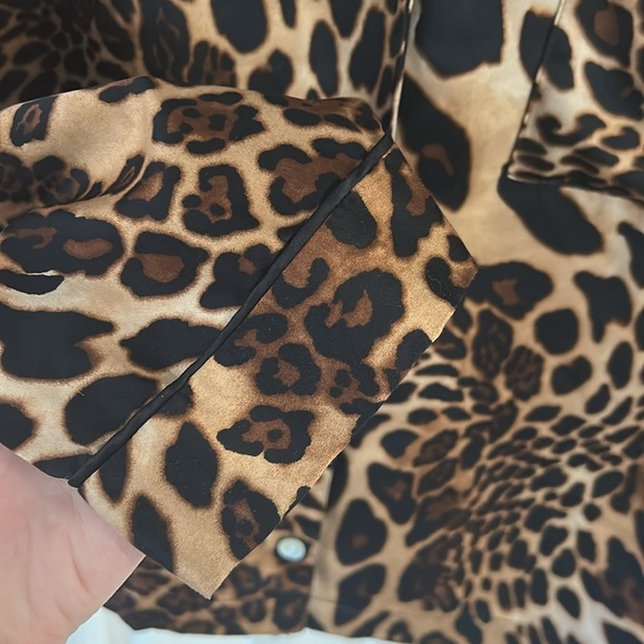 Natori Luxe Leopard Pajama Top, RTR - Picture 10 of 11
